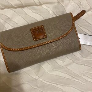 Dooney & Bourke Pebble Grain Continental Clutch